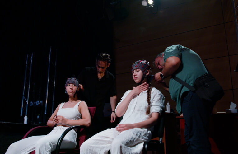 1.00_00_04_35.Still002