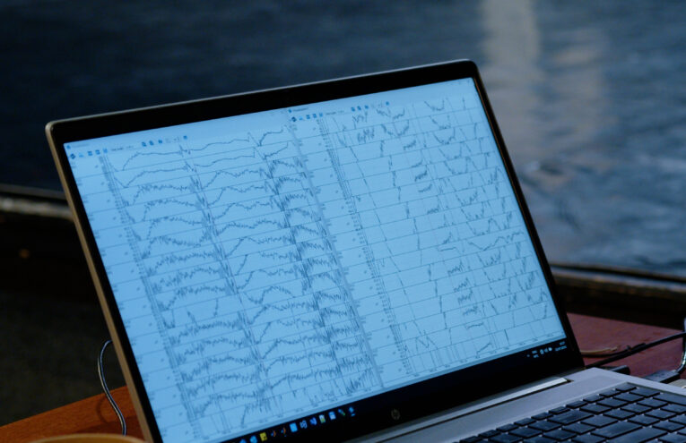 1.00_00_11_38.Still009