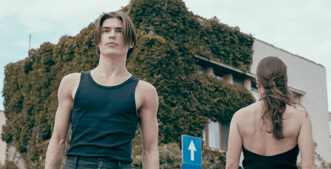 2 dancers in an urban setting